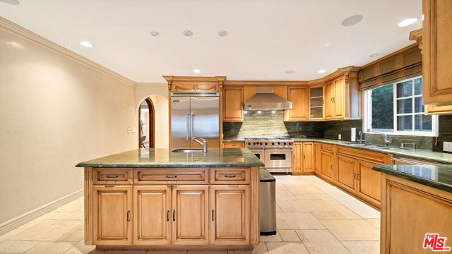 6138 Maryland Drive, Los Angeles, CA 90048