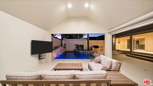 6138 Maryland Drive, Los Angeles, CA 90048