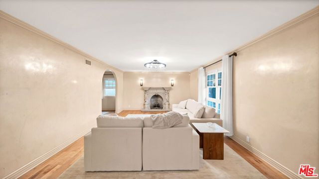 6138 Maryland Drive, Los Angeles, CA 90048