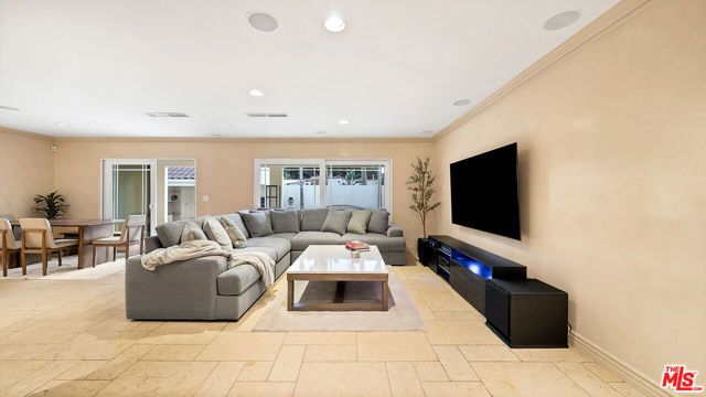 6138 Maryland Drive, Los Angeles, CA 90048