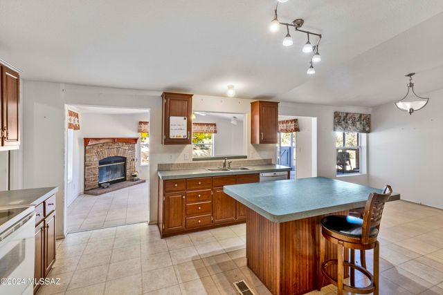 1915 S Cody Loop Road, Oracle, AZ 85623