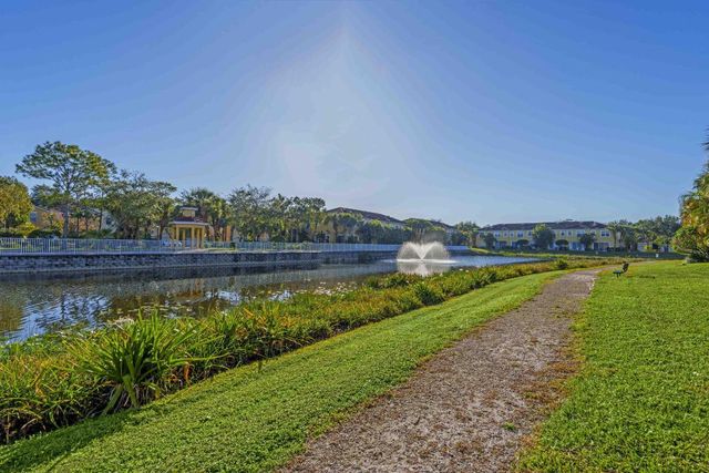 1002 Pipers Cay Drive, West Palm Beach, FL 33415