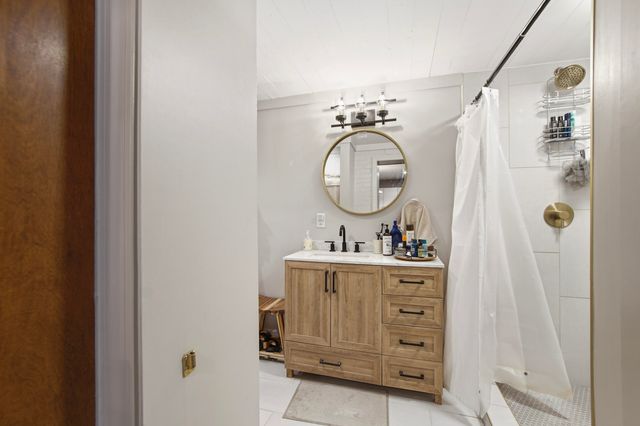 215 E Live Oak Avenue A, Defuniak Springs, FL 32435