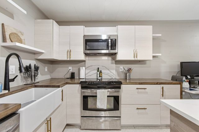 215 E Live Oak Avenue A, Defuniak Springs, FL 32435