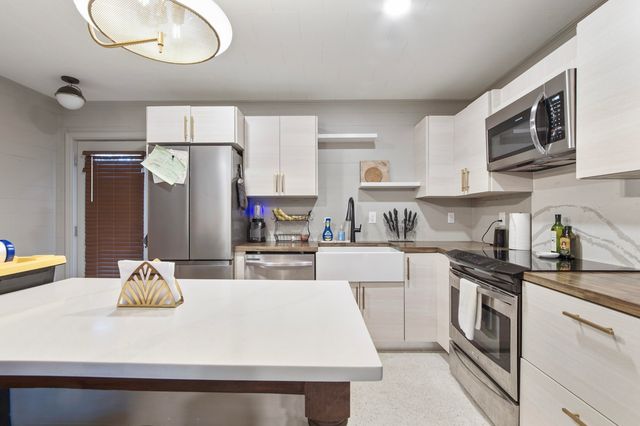 215 E Live Oak Avenue A, Defuniak Springs, FL 32435