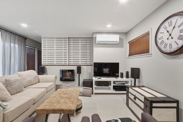 215 E Live Oak Avenue A, Defuniak Springs, FL 32435