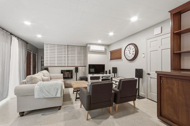 215 E Live Oak Avenue A, Defuniak Springs, FL 32435