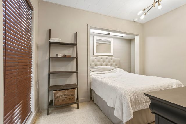 215 E Live Oak Avenue A, Defuniak Springs, FL 32435