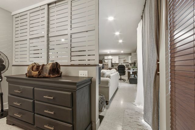 215 E Live Oak Avenue A, Defuniak Springs, FL 32435