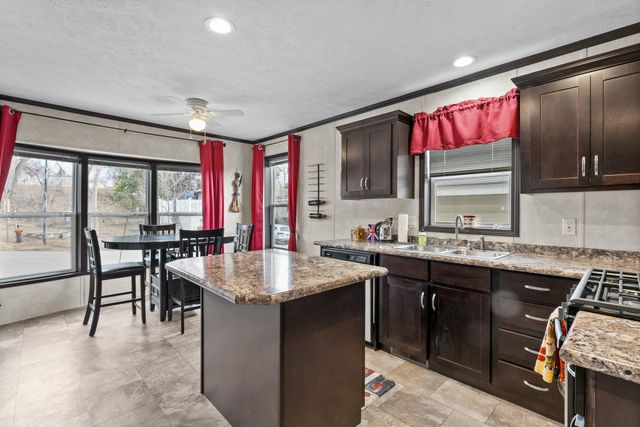 66 Kelly Road, Chaska, MN 55318