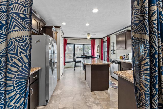 66 Kelly Road, Chaska, MN 55318