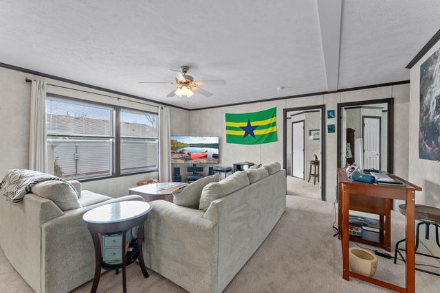 66 Kelly Road, Chaska, MN 55318