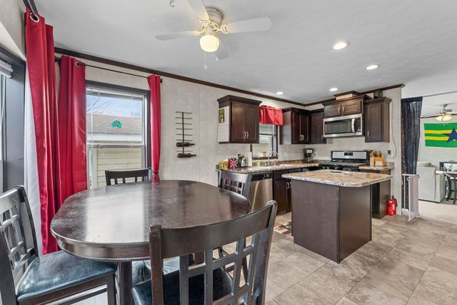 66 Kelly Road, Chaska, MN 55318