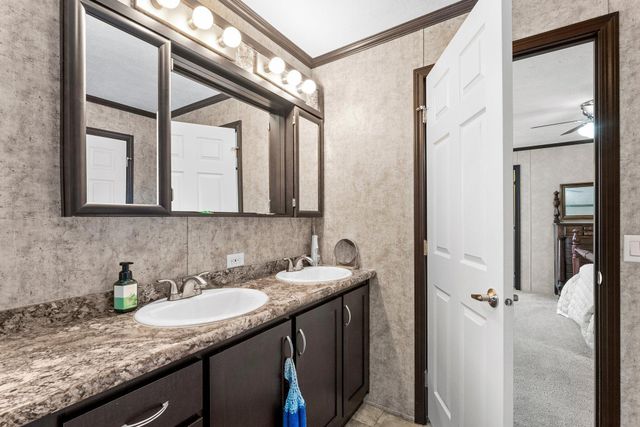 66 Kelly Road, Chaska, MN 55318