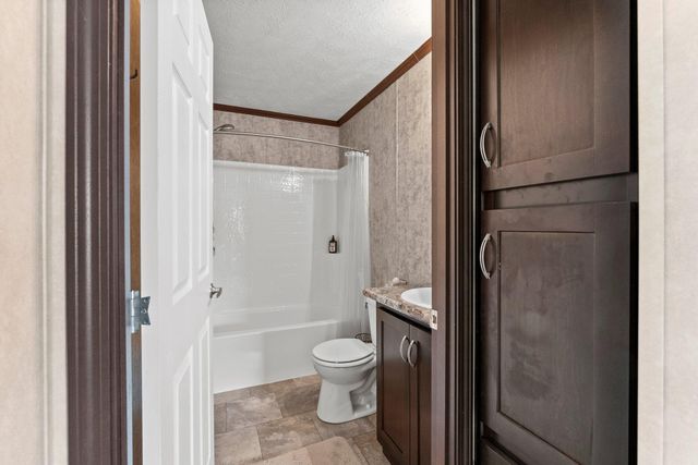66 Kelly Road, Chaska, MN 55318