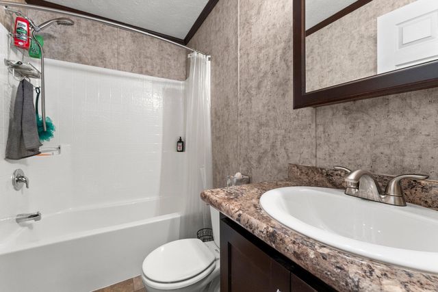 66 Kelly Road, Chaska, MN 55318