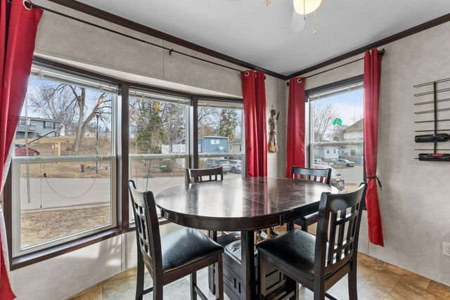 66 Kelly Road, Chaska, MN 55318