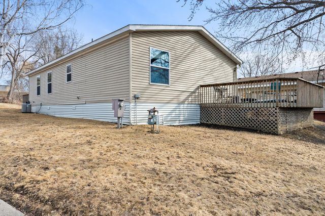 66 Kelly Road, Chaska, MN 55318