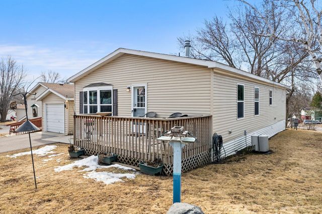 66 Kelly Road, Chaska, MN 55318