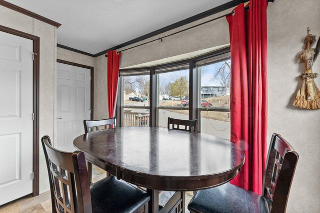 66 Kelly Road, Chaska, MN 55318