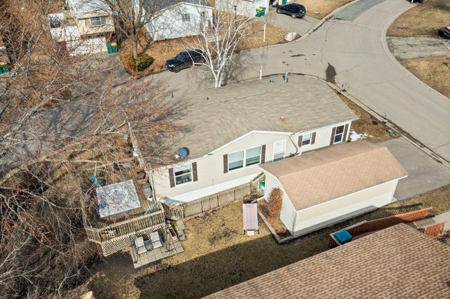 66 Kelly Road, Chaska, MN 55318