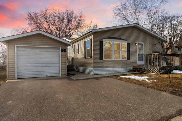 66 Kelly Road, Chaska, MN 55318