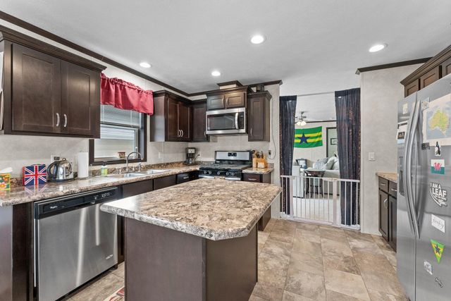 66 Kelly Road, Chaska, MN 55318