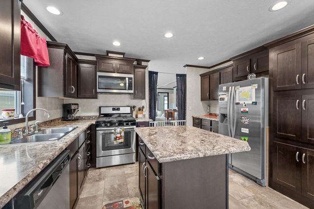 66 Kelly Road, Chaska, MN 55318