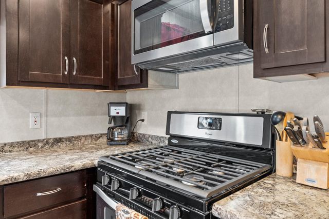 66 Kelly Road, Chaska, MN 55318