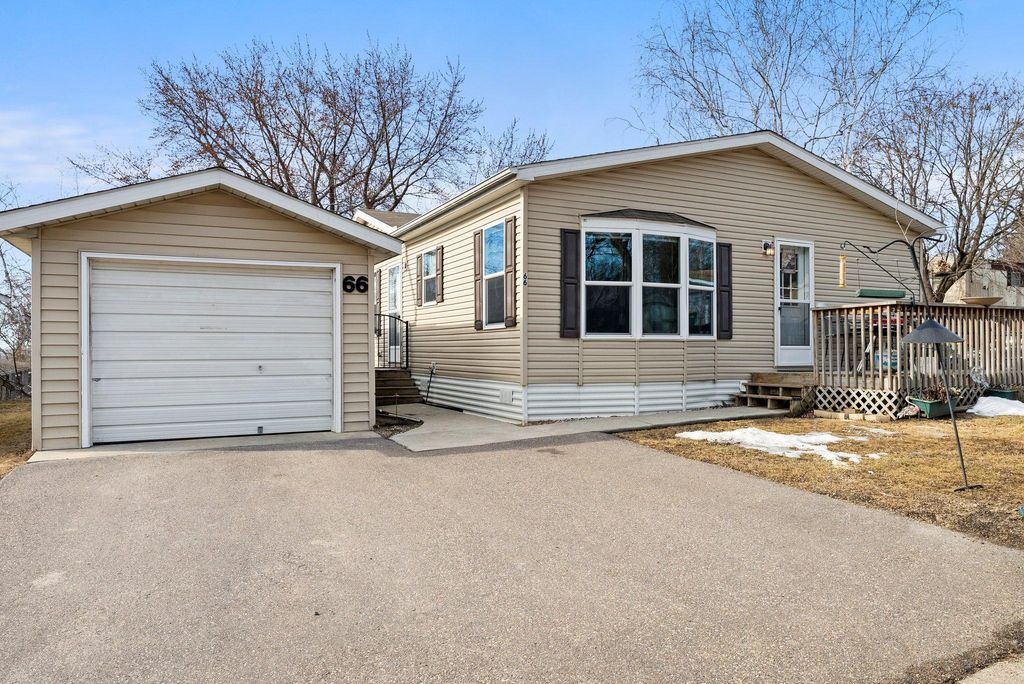 66 Kelly Road, Chaska, MN 55318