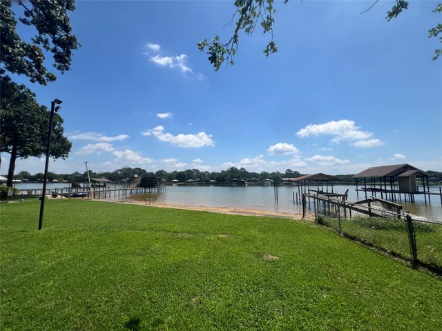 127 Camino Robles, Gun Barrel City, TX 75156