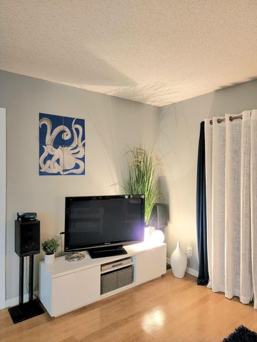 285 SE 10th Street 8a, Deerfield Beach, FL 33441