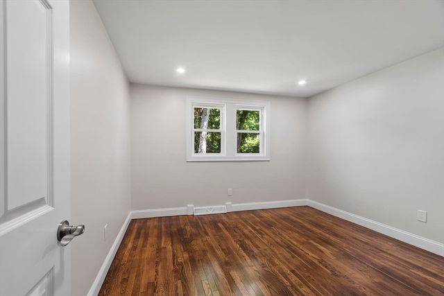 62 Queensland Rd, Billerica, MA 01862