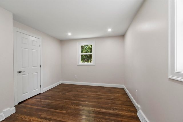 62 Queensland Rd, Billerica, MA 01862