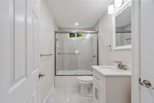 62 Queensland Rd, Billerica, MA 01862