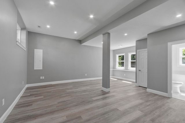 62 Queensland Rd, Billerica, MA 01862