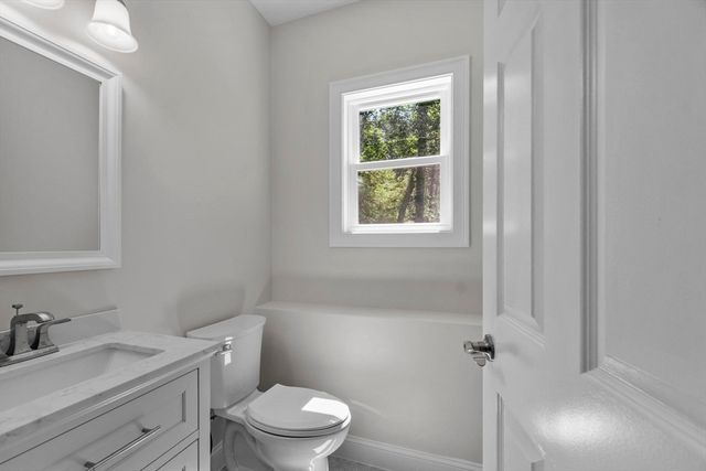 62 Queensland Rd, Billerica, MA 01862