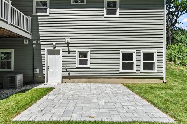 62 Queensland Rd, Billerica, MA 01862