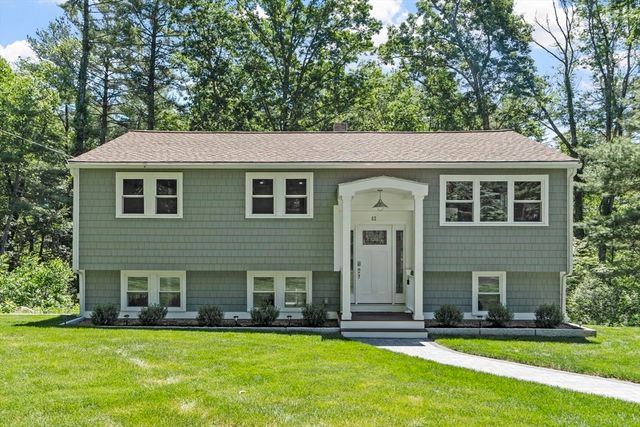 62 Queensland Rd, Billerica, MA 01862
