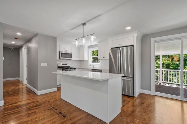 62 Queensland Rd, Billerica, MA 01862