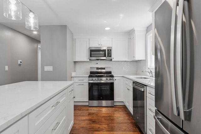 62 Queensland Rd, Billerica, MA 01862