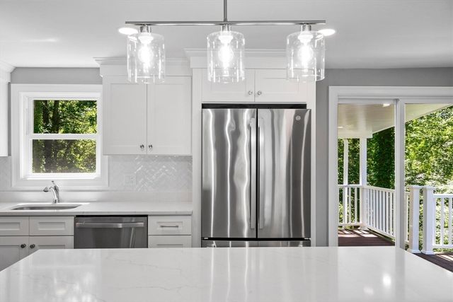 62 Queensland Rd, Billerica, MA 01862