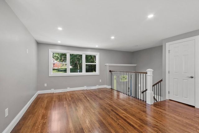 62 Queensland Rd, Billerica, MA 01862