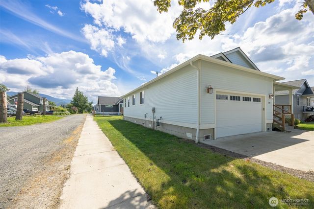533 Second Street, Sumas, WA 98295