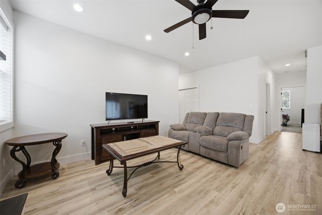 533 Second Street, Sumas, WA 98295