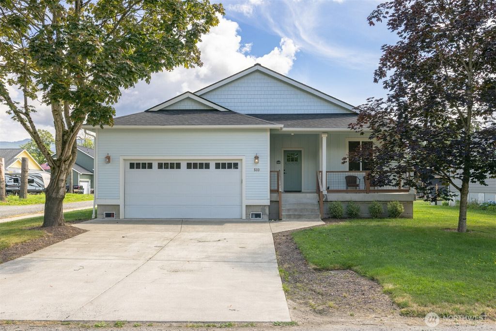 533 Second Street, Sumas, WA 98295