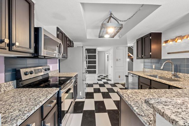 1605 Coronado Hills DR B, Austin, TX 78752