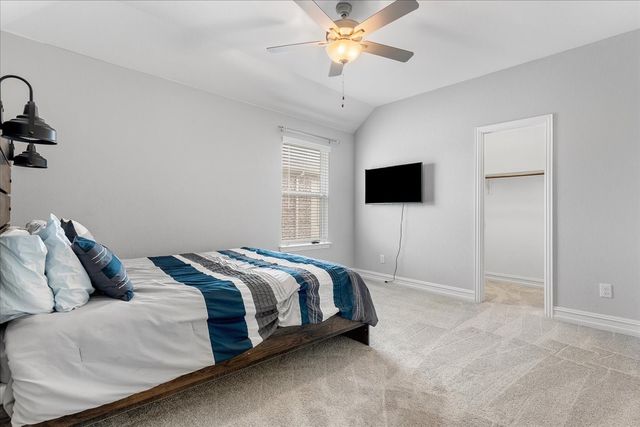 817 Crest Breeze Drive, Fort Worth, TX 76052