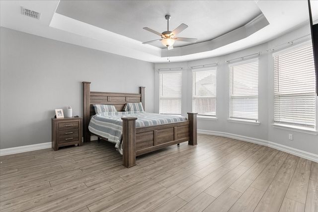 817 Crest Breeze Drive, Fort Worth, TX 76052