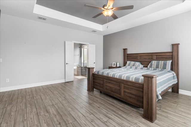 817 Crest Breeze Drive, Fort Worth, TX 76052